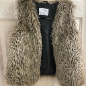 Girls L faux fur vest